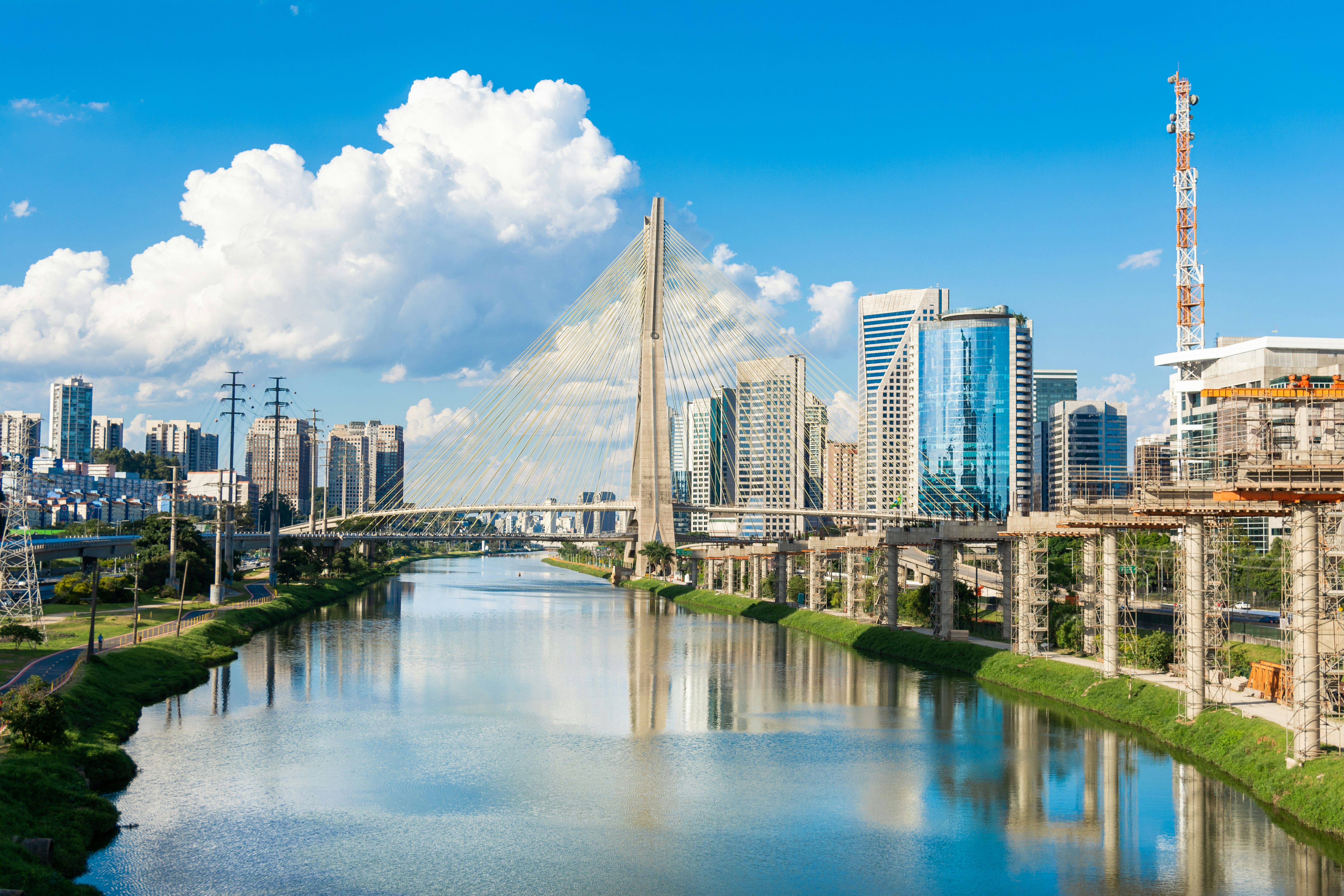 Ponte Estaiada em São Paulo, cartão-postal moderno da capital paulista